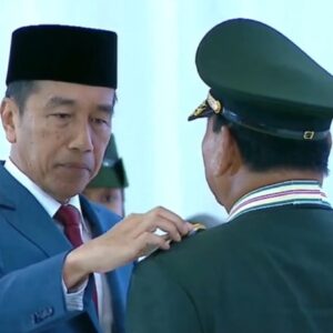 Jokowi Sampaikan Penganugerahan Pangkat Istimewa Prabowo Sesuai UU