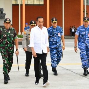 Presiden Jokowi Tinjau Kesiapan Alutsista di Pangkalan TNI AU Iswahjudi