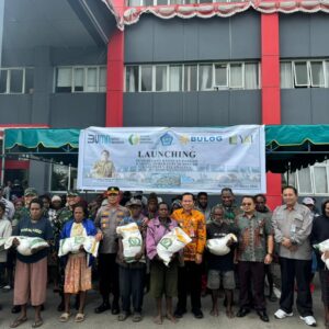 Kurangi Stunting, Dandim Jayawijaya Dukung Penyaluran Bantuan Pangan Beras Kab. Jayawijaya