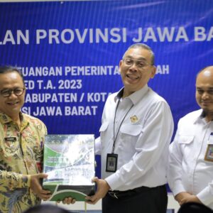 Pj.Wali Kota Bekasi Serahkan LKPD Unaudited TA 2023 kepada BPK Perwakilan Jabar