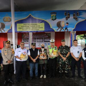 Pastikan Pemudik Aman dan Lancar, Pj. Wali Kota Bekasi Monitoring Pos Pelayanan Lebaran 2024