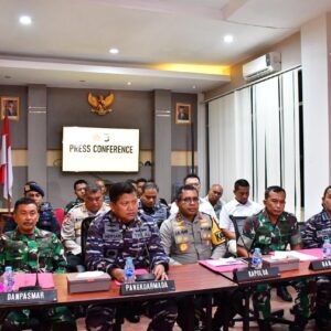 BENTROKAN BRIMOB DAN TNI AL DI SORONG BERHASIL DIREDAM DAN BERAKHIR DAMAI