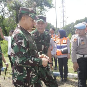 Pangdam III/Slw Dampingi Panglima TNI, Kapolri, Menhub dan Menko PMK Cek Arus Balik di KM 70 Cikampek