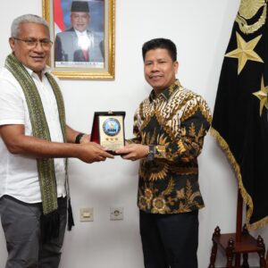 KEPALA BNN RI TERIMA KUNJUNGAN BUPATI SAMBAS, BAHAS PENANGGULANGAN NARKOTIKA DI WILAYAH PERBATASAN