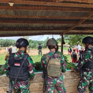 Beli Hasil Kebun Masyarakat Perbatasan Satgas Pamtas Statis RI-PNG Yonif 111/KB: Ini Upaya Kami Membantu Pedagang