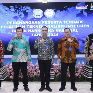 TUTUP PELATIHAN, DIREKTUR WASTAHTI BNN RI: KERJA KERAS DAN DEDIKASI ADALAH KUNCI HUBUNGAN SEHAT DALAM MENJAGA MASYARAKAT DARI ANCAMAN NARKOTIKA