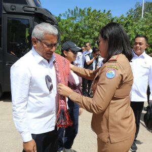 KEPALA BNN RI KUNJUNGI PLBN NAPAN DAN MEMBUKA KEGIATAN SOSIALISASI BERSAMA WARGA DESA DI PERBATASAN