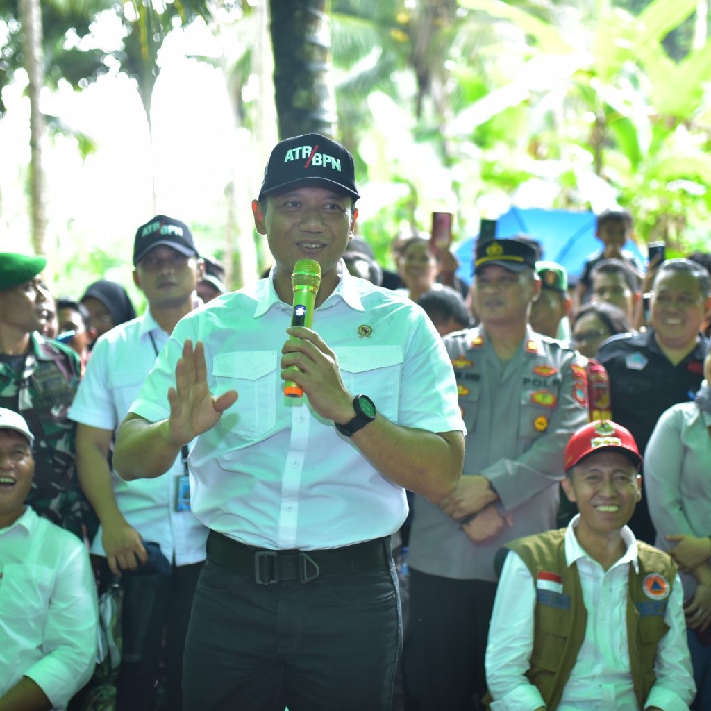 Cek Langsung Tanah Relokasi Korban Erupsi Gunung Ruang, Menteri AHY Pastikan Sudah Clean and Clear