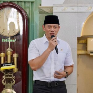 Serahkan Sertipikat Tanah Wakaf Elektronik, Menteri AHY: Semangat Pemerintah Modernisasi Layanan Pertanahan