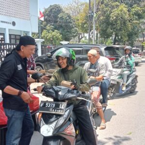 PWI Bekasi Raya dengan PWI peduli Laksanakan Jum’at Berkah