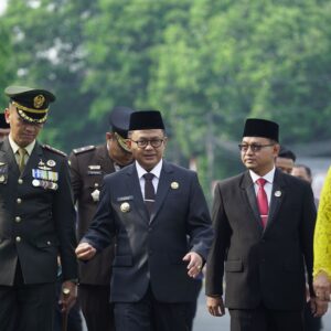 Upacara Peringatan Hari Pahlawan, Pj. Wali Kota Bekasi Ajak Masyarakat Teladani Perjuangan Menjaga Keutuhan NKRI