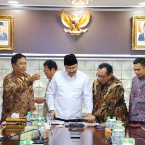 Pengurus SMSI Pusat Dipimpin Ketum Firdaus Gelar Audiensi dengan Mensos Saifullah Yusuf
