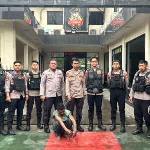 Pengaruh Miras, Pria Bersajam Nekat Berhentiin Bus Transjakarta Di Jakbar, Pelaku Diamankan Polisi