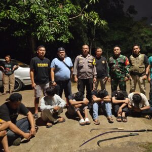 Cegah Tawuran Remaja, Babinsa Jatiraden dan Bhabinkamtibmas Gercep Amankan Sajam Para Pelaku