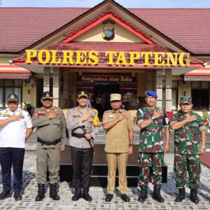 Fokus Tertib Lalin: Kapolres Tapteng Pimpin Apel Gelar Pasukan Operasi Keselamatan Toba 2025