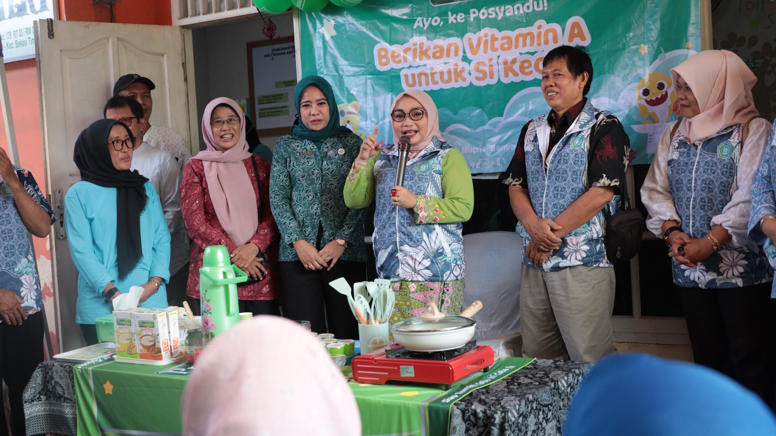 Ketua TP PKK Kota Bekasi Monitoring Pemberian Vitamin A di Aren Jaya