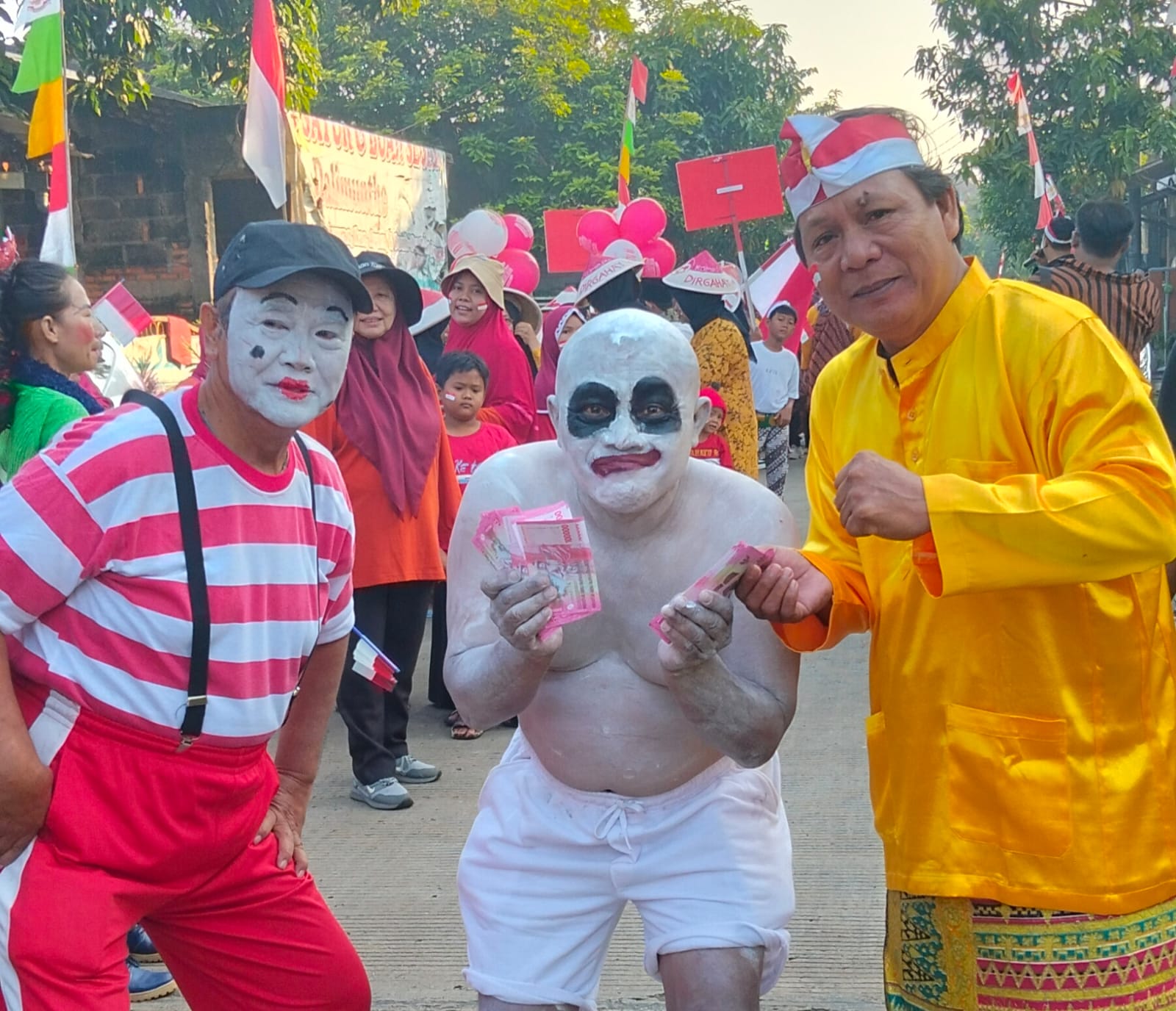 RW 07 Kelurahan Sumur Batu Menyambut dan Meriahkan HUT RI ke 80 Karnaval Bersama Warga 