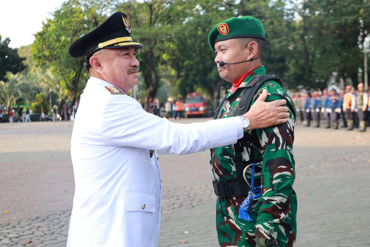 Tabola Bale Bikin Meriah Suasana Parade Senja Di Alun-Alun Kota Bekasi, Wawali Harris Bobihoe Bergoyang Bersama Masyarakat