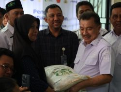Wawali Harris Bobihoe Tinjau Langsung Penyaluran Bantuan Pangan Ke Masyarakat
