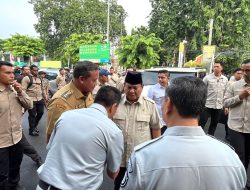 Wali Kota Bekasi Sambut Presiden RI Jenguk Korban Kecelakaan KA Bekasi Timur di RSUD CAM